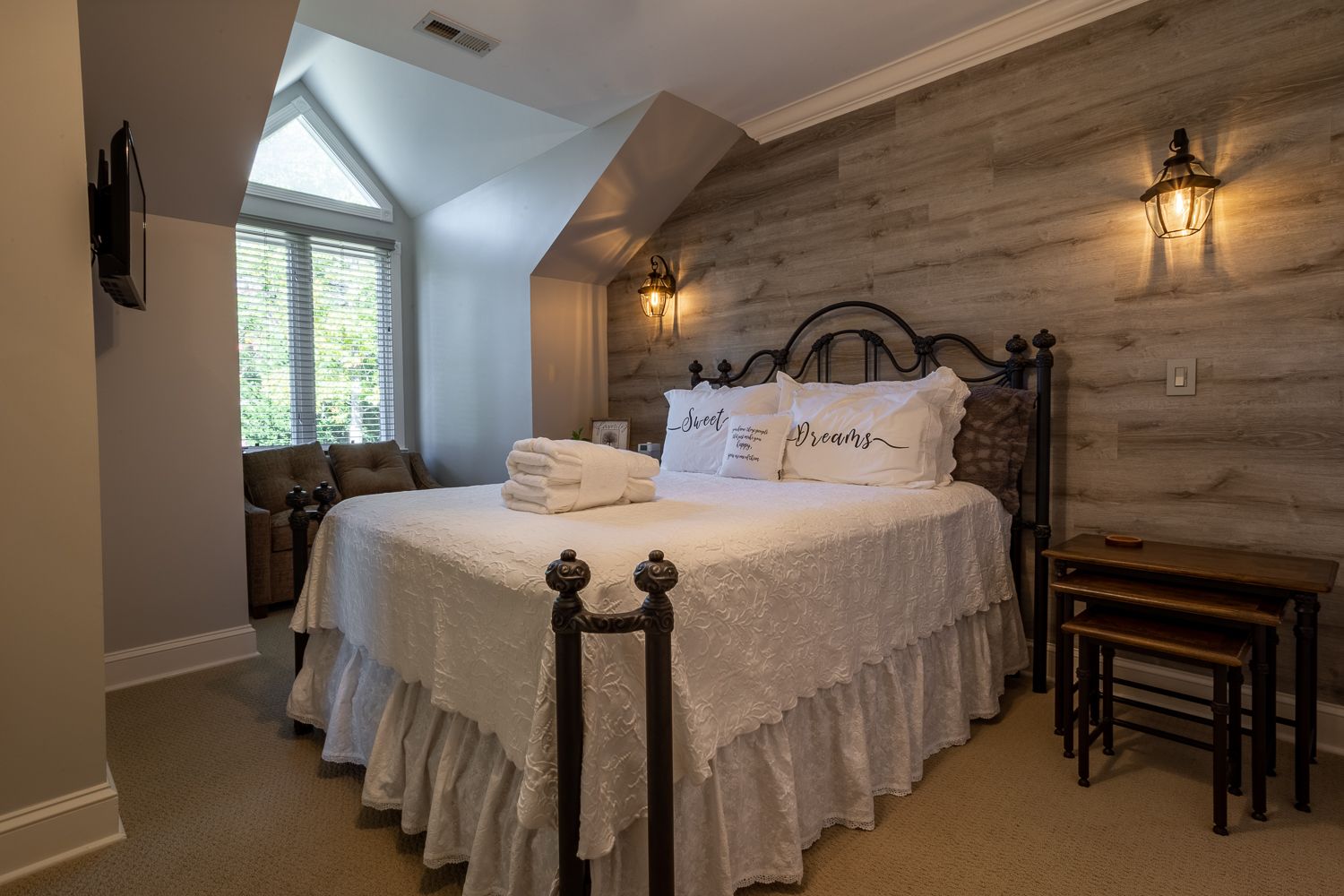 Yonder Luxury Vacation Rental Bedroom